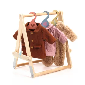 Djeco Ruhafogas 3 vállfával - Clothes Rack & 3 hangers, 3–5 év, Többszínű