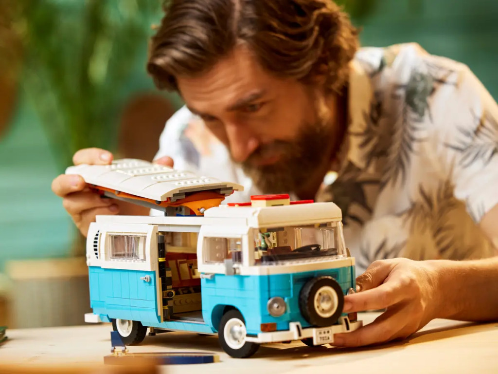 LEGO® ICONS 10279 - Volkswagen T2 Camper Van – 8. kép