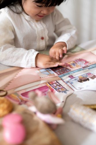 Little Dutch újrafelhasználható matricás füzet Rosa és barátai