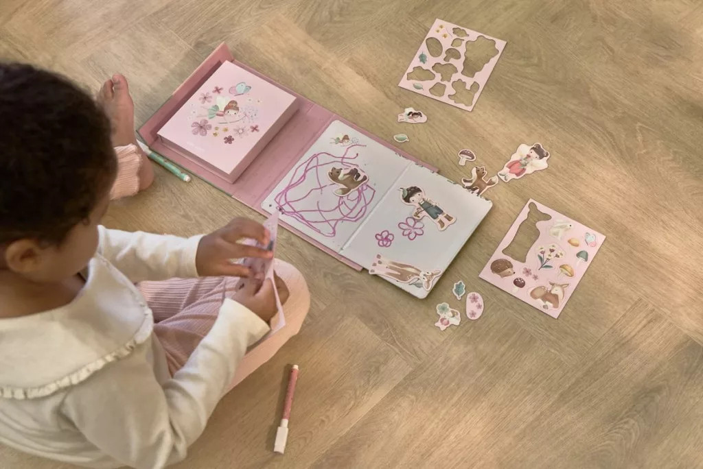 Little Dutch mágneses rajzoló készlet letörölhető ficcel - Rosa Fairy Garden – fő nézet