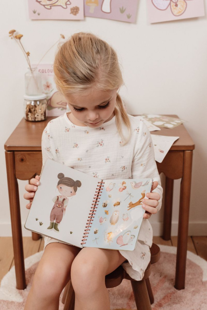 Little Dutch öltöztess fel matricás füzet - Fairy Garden – alternatív kép 1