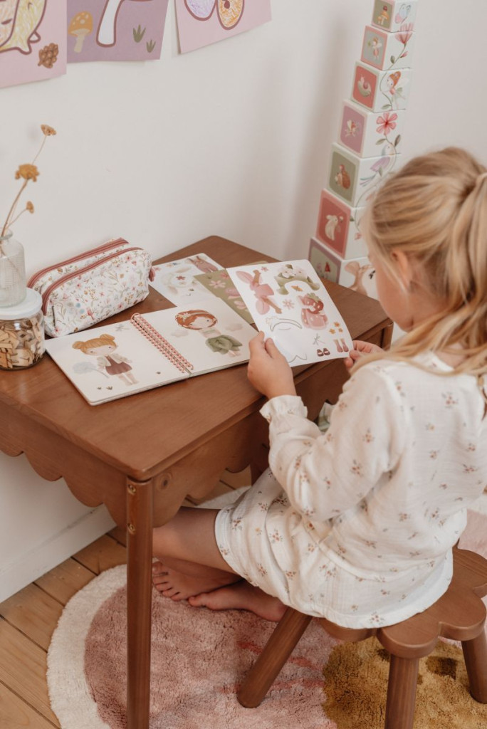 Little Dutch öltöztess fel matricás füzet - Fairy Garden – alternatív kép 2