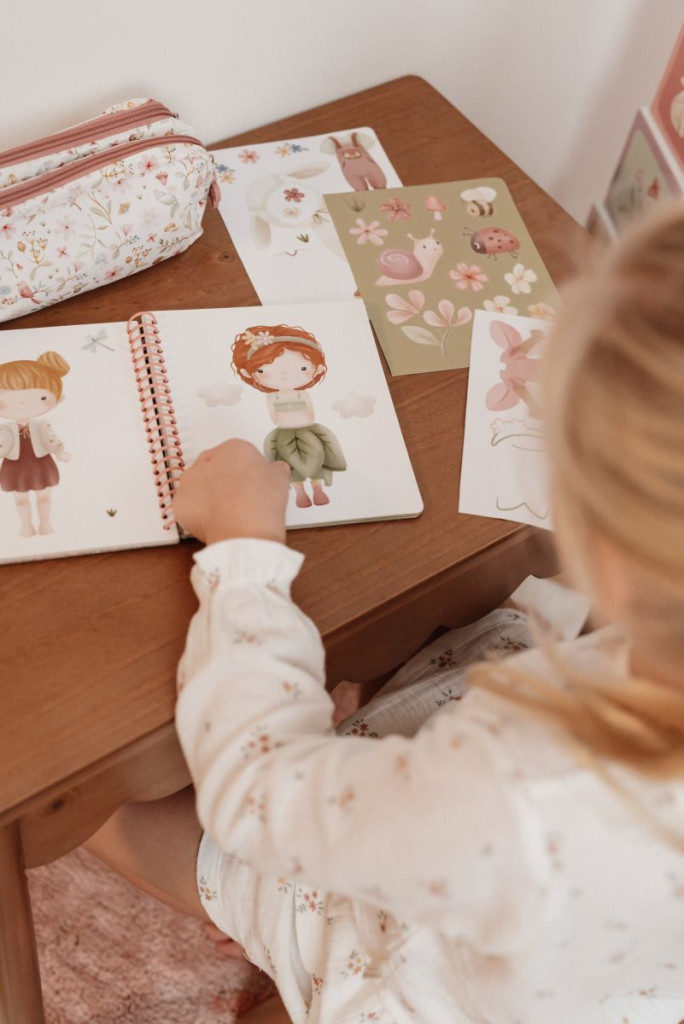 Little Dutch öltöztess fel matricás füzet - Fairy Garden – alternatív kép 3