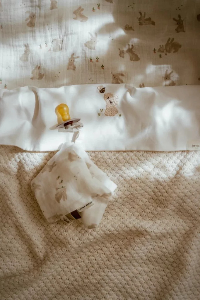 Little Dutch muszlin cumikendő - Baby Bunny – alternatív kép 1
