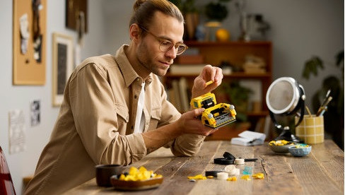 LEGO 10338 Icons Űrdongó