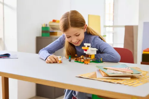 LEGO® Minecraft® - 21585- Csirkefarm