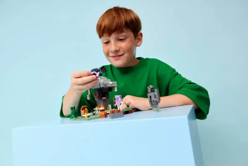 LEGO® Minecraft® - 21586 -  A sápadtkert 