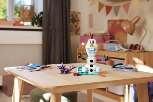 LEGO® Disney™ - 43287 - Jégvarázs - Olaf és Bruni vidám piknikezése