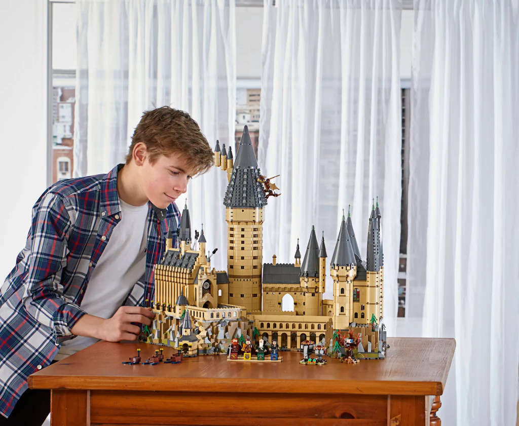 LEGO 71043 Roxfort kastély modell figurákkal és kiegészítőkkel – alternatív kép 1