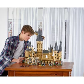   LEGO 71043 Roxfort kastély modell figurákkal és kiegészítőkkel