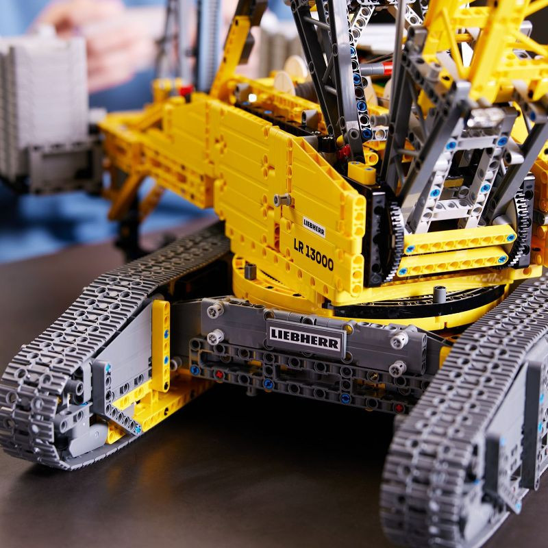 LEGO 42146 Technic Liebherr LR lánctalpas daru – alternatív kép 3