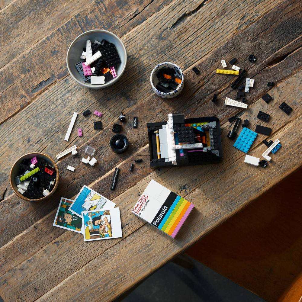 LEGO 21345 Ideas Polaroid OneStep SX-70 fényképezőgép – alternatív kép 3
