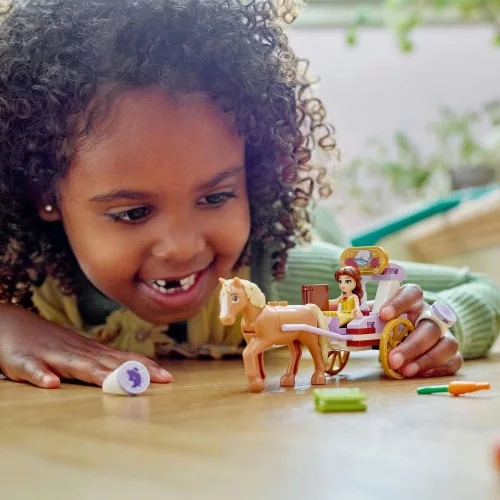 LEGO 43233 Disney Princess Belle mesékkel teli lovaskocsija