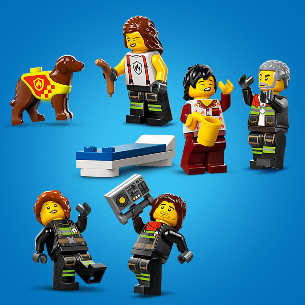 LEGO 60414 City Fire Tűzoltóállomás és tűzoltóautó – alternatív kép 3