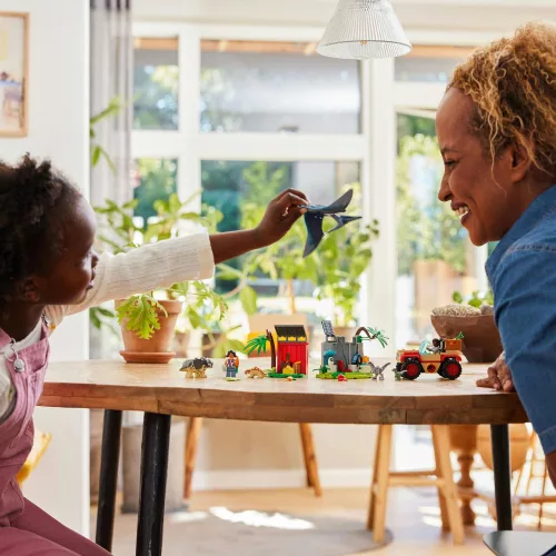 LEGO 76963 Jurassic World Kis dínók mentőközpont