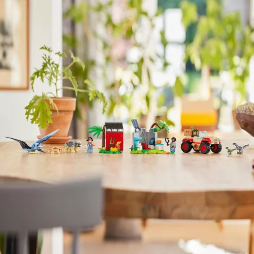 LEGO 76963 Jurassic World Kis dínók mentőközpont