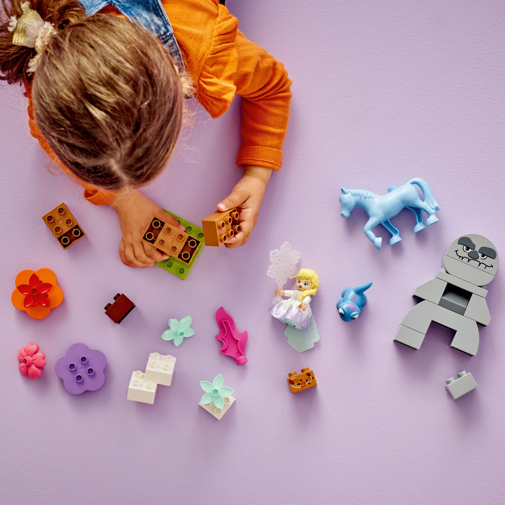 LEGO 10418 DUPLO Elsa és Bruni az elvarázsolt erdőben – alternatív kép 3