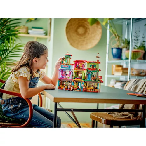 LEGO 43245 Disney A varázslatos Madrigal ház