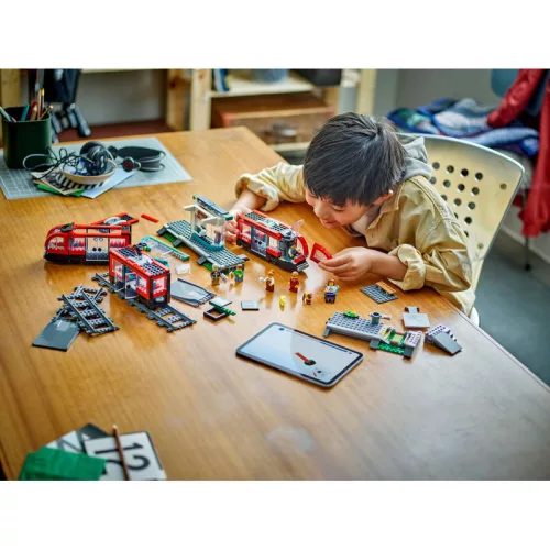 LEGO 60423 City Belvárosi villamos és megálló