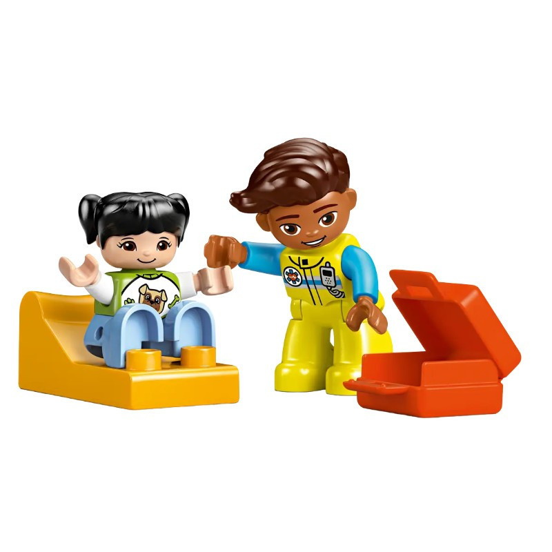 LEGO 10447 DUPLO Town Mentőautó és mentősofőr – alternatív kép 3