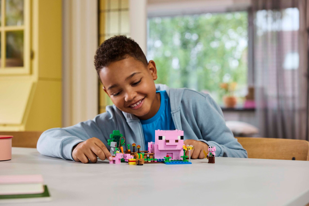 LEGO 21268 Minecraft A kismalac háza – alternatív kép 1