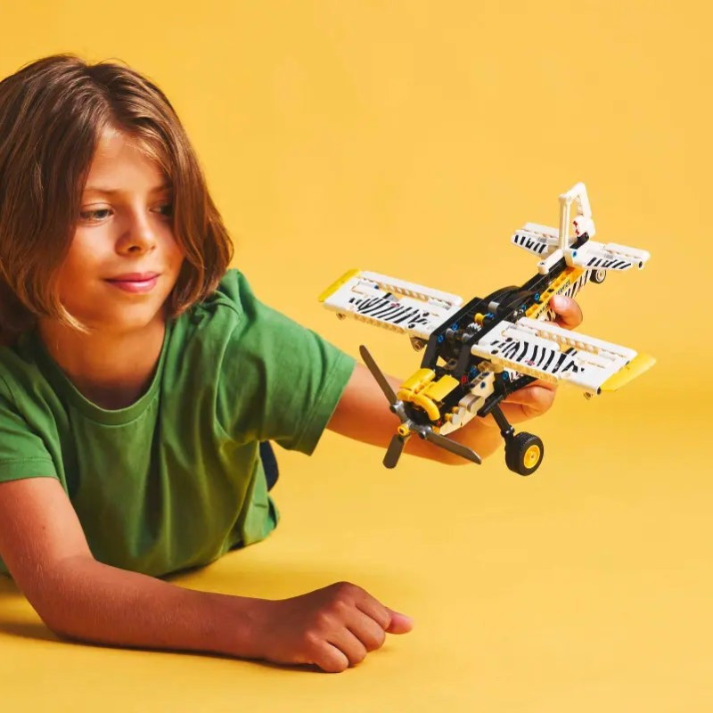 LEGO 42198 Technic Kisrepülő – alternatív kép 2