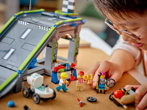 LEGO 60460 City Határok nélkül: versenypálya rámpákkal