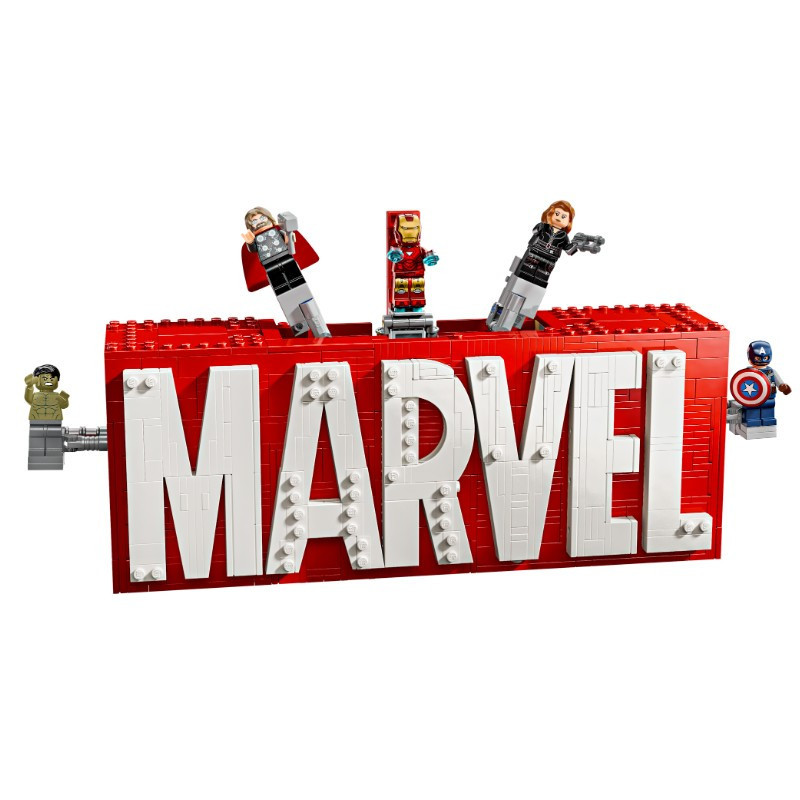 LEGO Marvel logó minifigurákkal alternatív kép 2