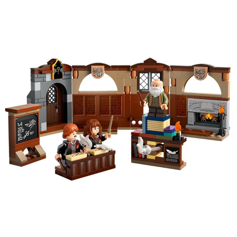 LEGO 76442 Harry Potter Roxfort kastély: Bűbájtanóra – alternatív kép 2