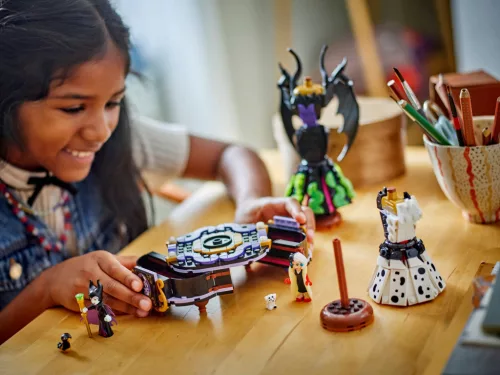 LEGO 43262 Disney Demóna és Szörnyella de Frász ruhái