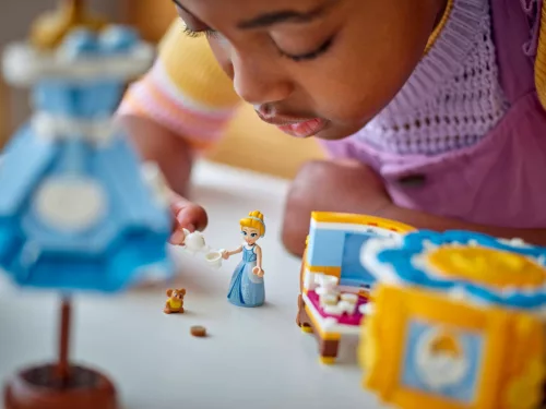 LEGO 43266 Disney Princess Hamupipőke ruhája