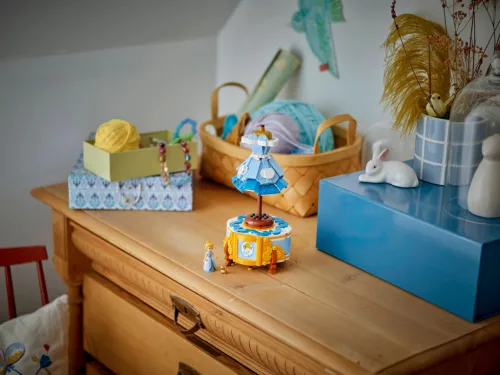 LEGO 43266 Disney Princess Hamupipőke ruhája