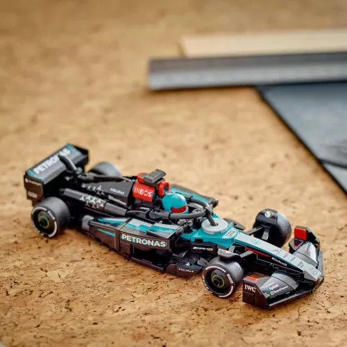LEGO 77244 Speed Champions Mercedes-AMG F1 – alternatív kép 3