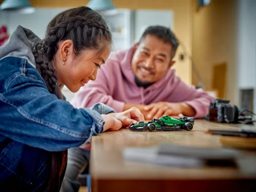 LEGO 77245 Speed Champions Aston Martin Aramco F1