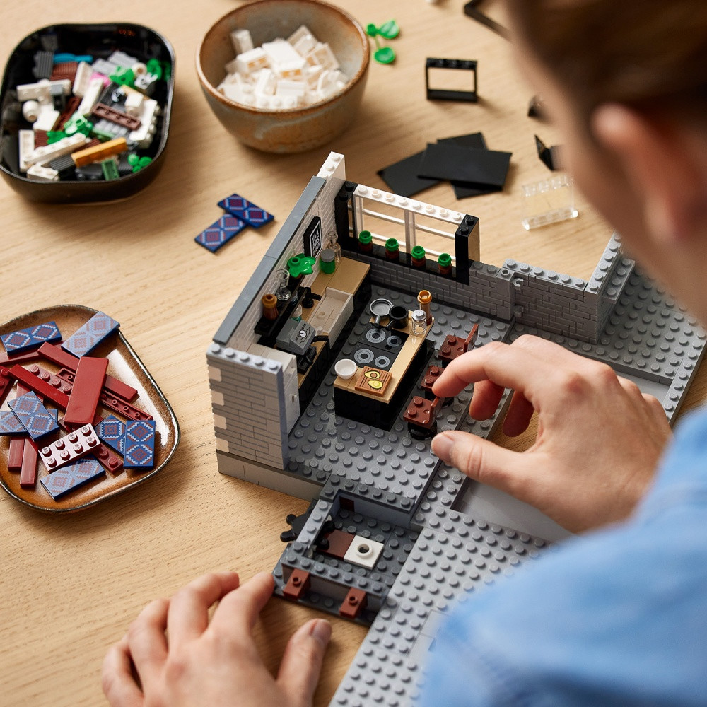 LEGO 10291 Queer Eye - A Csodaötös – alternatív kép 3