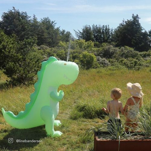 Sunnylife felfújható óriás spriccelő játék - Surfing Dino – alternatív kép 1