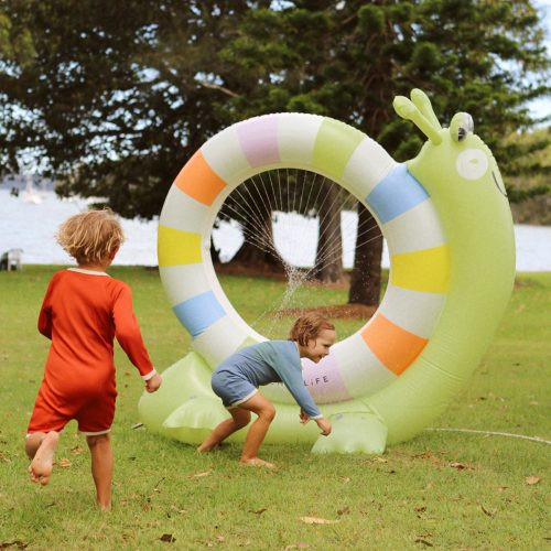 Sunnylife felfújható spriccelő játék - Snail Into the Wild – alternatív kép 1