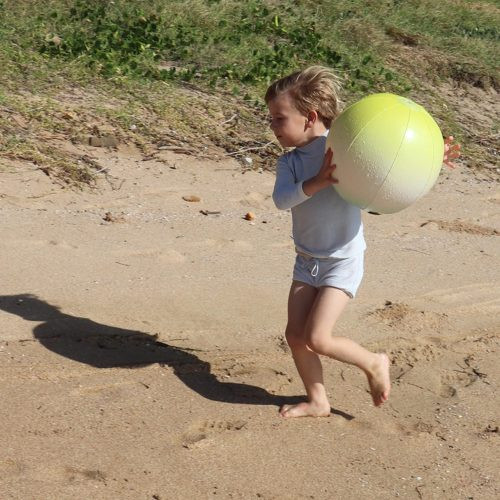 Sunnylife felfújható strandlabda szett - Salty the Shark – alternatív kép 2