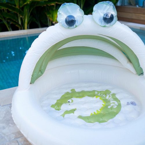 Sunnylife felfújható baba pancsoló kupolával - Cookie the Croc Khaki – alternatív kép 2