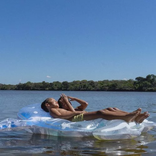 Sunnylife felfújható matrac - Burger Boy The Sea Kids Blue-Lime