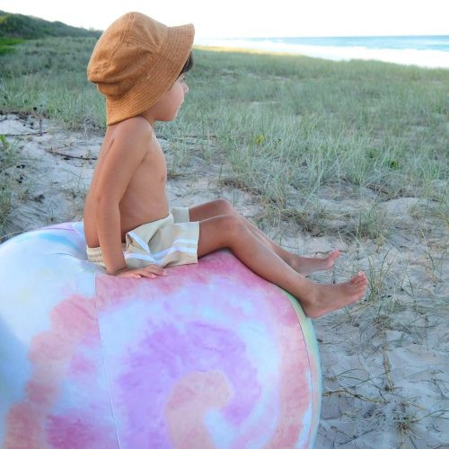 Sunnylife Oriás felfújható strandlabda - Tie Dye – alternatív kép 2