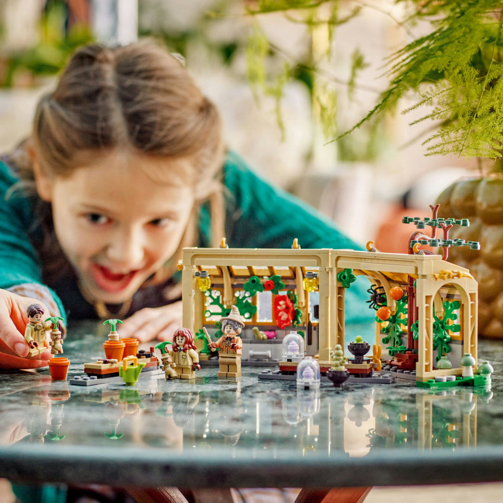 LEGO® Harry Potter 76445 - Gyógynövénytanóra – alternatív kép 1