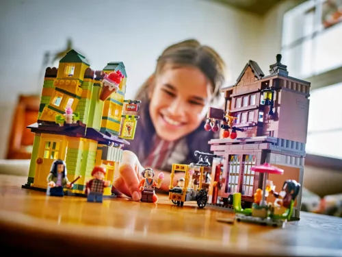 LEGO® Harry Potter 76452 - Kviddics™ a javából sportszaküzlet és a Fagylaltszal
