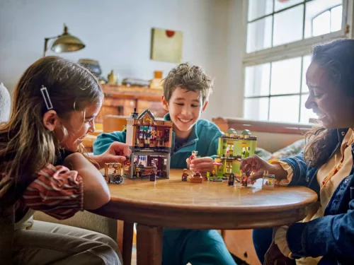 LEGO® Harry Potter 76452 - Kviddics™ a javából sportszaküzlet és a Fagylaltszal
