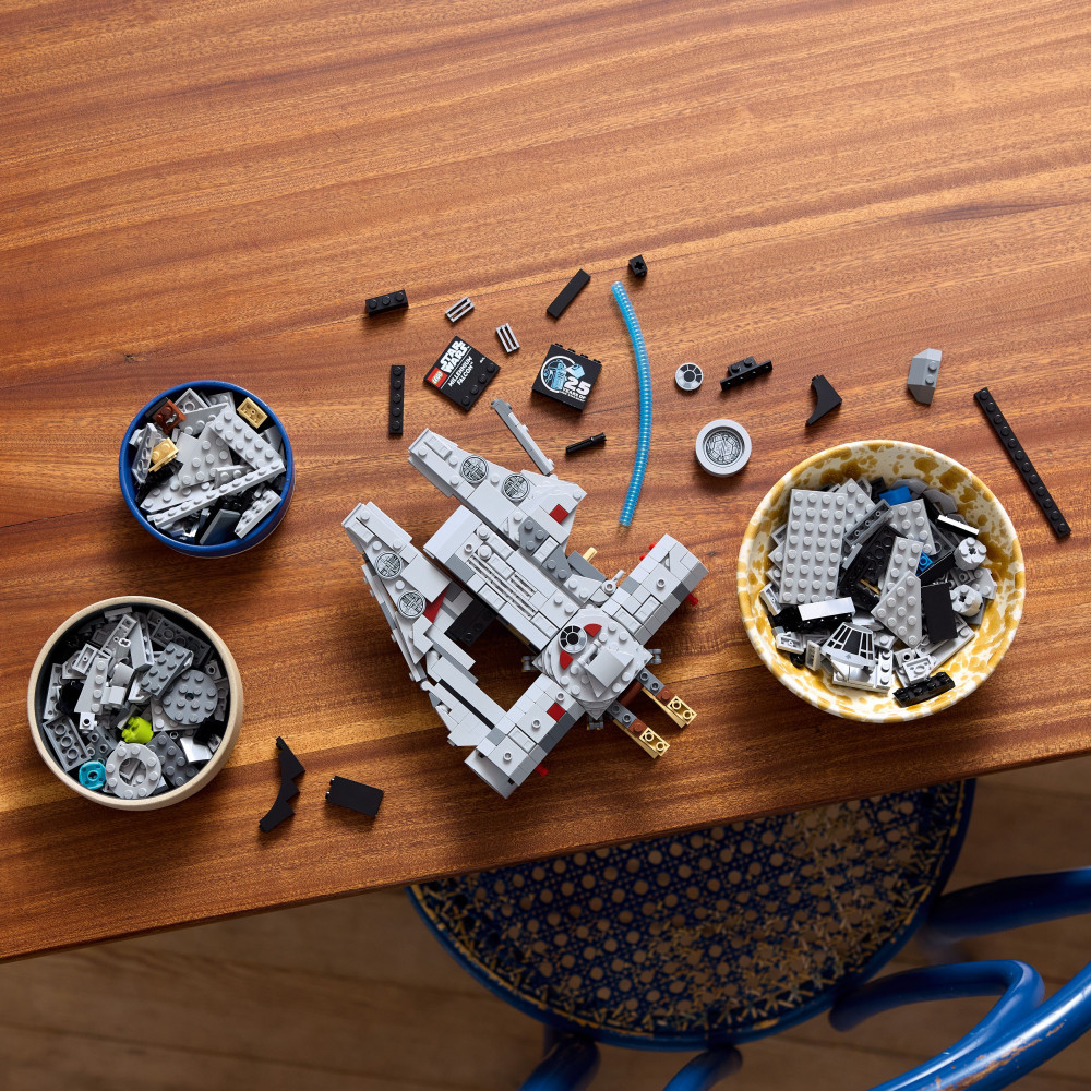 LEGO 75375 Star Wars Millennium Falcon – alternatív kép 3