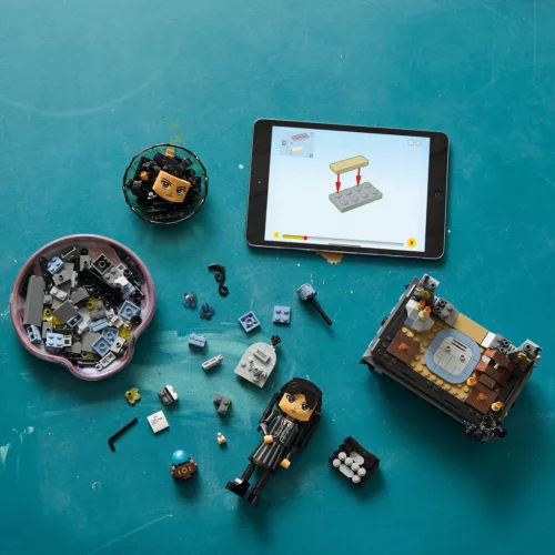 LEGO Wednesday 76780 Wednesday Addams figura