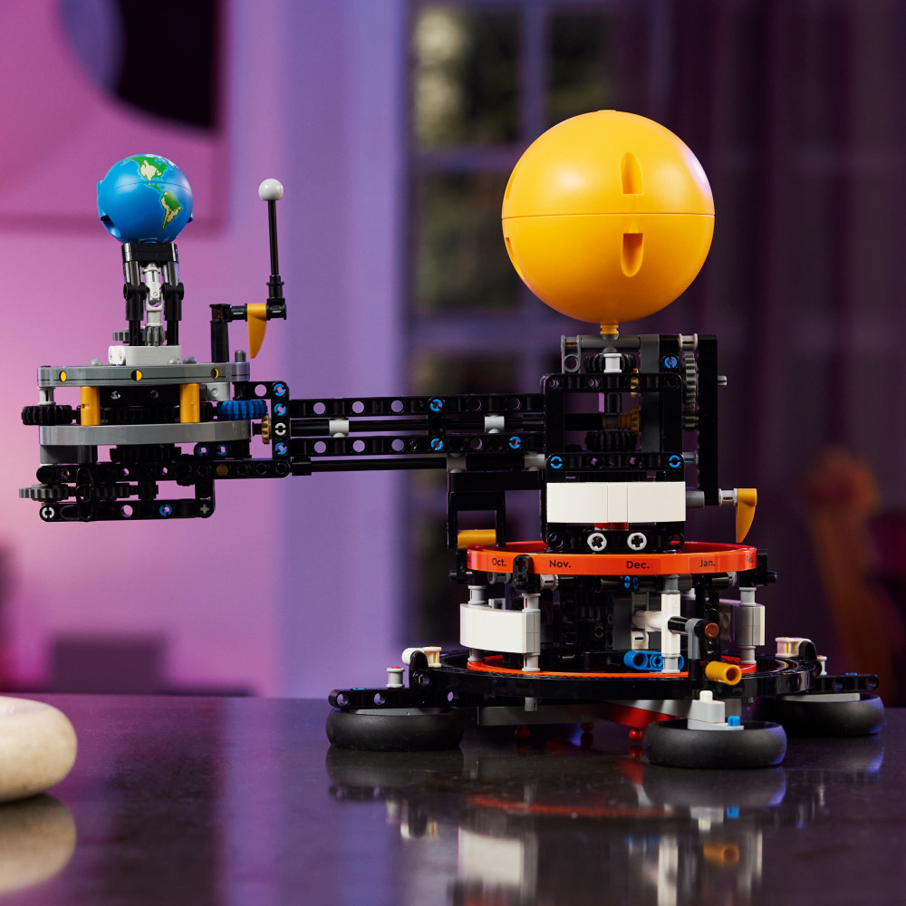 LEGO 42179 Technic Föld és Hold keringési pályán – alternatív kép 3