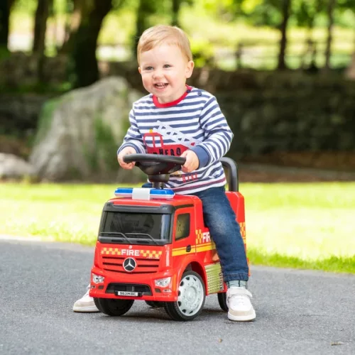 Mercedes-Benz ráülős tűzoltóautó fényekkel és hanggal, piros