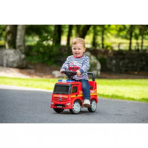 Mercedes-Benz ráülős tűzoltóautó fényekkel és hanggal, piros