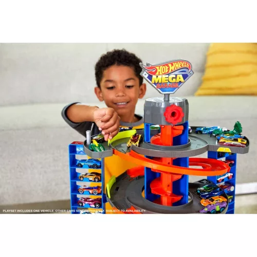 Hot Wheels City Mega Garázs pályával és kisautóval, 1:64